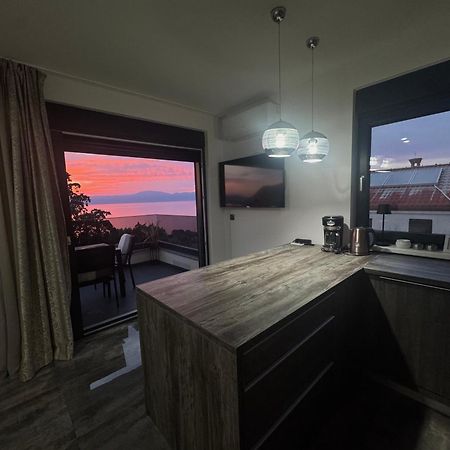 Appartamento Golden Sunset Njivice Esterno foto